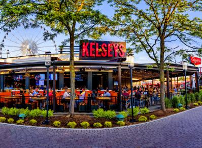Kelsey's Niagara Patio at Dusk